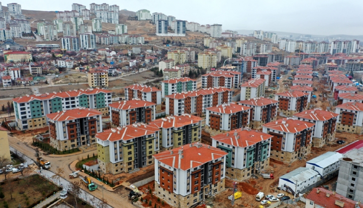 Elazığ’da konut sakinleri yetkililere seslendi: Tehlikedeyiz!