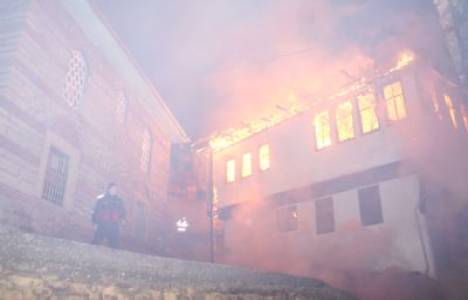Kastamonu'da çıkan yangında, cami, köy konağı ve imam lojmanı yandı!