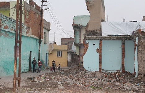 Diyarbakır'daki vatandaşlar evlerinin onarılmasını istedi!