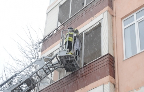 Kocaeli'de istinat duvarı çöktü!