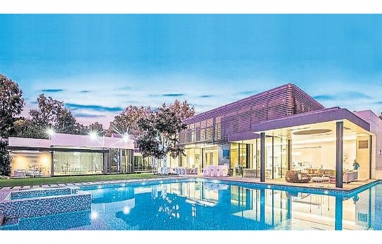 Hollywood, Adnan Şen ve Begüm Şen in malikanesini konuşuyor!