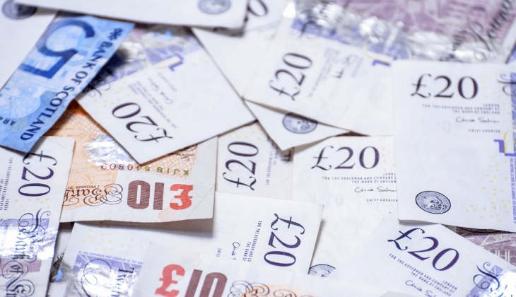 Büyük yara alan sterlin bir ilki yaşıyor!