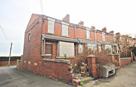 Bu ev 4,5 liraya satışa çıktı!