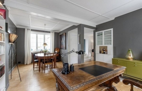 Yıkılmak istenen evin içi görenleri büyülüyor!