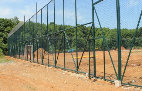 Kocaeli Büyükşehir'den Kumcağız’a futbol sahası!