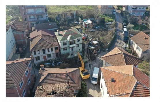 Kocaeli depreminden kalma hasarlı evler yıkılıyor!