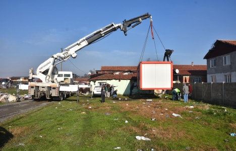 Düzce Belediyesi'den barınma sorunu yaşayan aileye yardım eli!