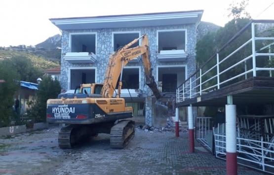 Marmaris Belediye Binası nın yıkım çalışmaları başlıyor!