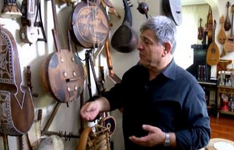 Mimar Zeki Bülent Ağcabay, enstrüman koleksiyonunu sergiledi!