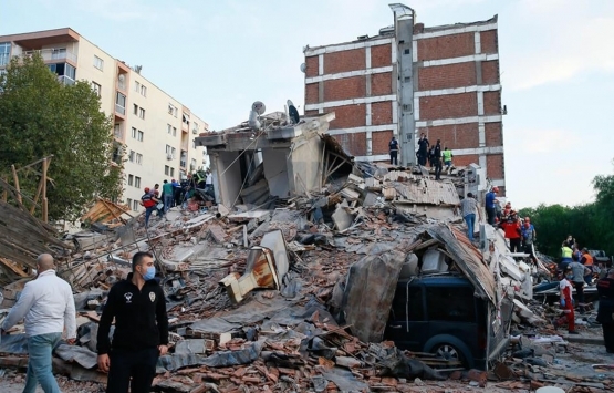 İzmir depreminde yıkılan konutların mülkiyet durumu mecliste!