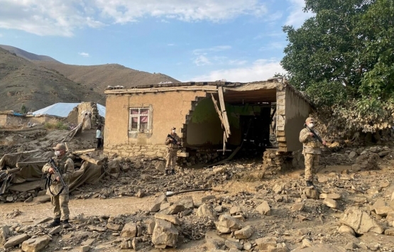 Van da sel sonrası 6 ev yıkıldı!