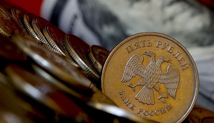 Rus rublesi şahlandı! Dolar ve avro karşısında değer kazanıyor!