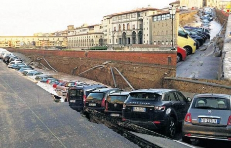 İtalya Floransa'daki 200 metrelik göçüğü inşaat mühendisleri inceliyor!
