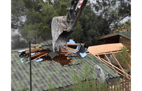 Muğla Akbük Koyu nda kaçak yapılar yıkılıyor!