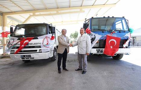 Karşıyaka Belediyesi, ihtiyaç fazlası iki çöp kamyonunu Dikili'ye hibe etti!
