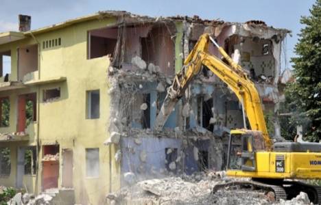 Bolu'da ruhsatsız binaların yıkımı devam ediyor!