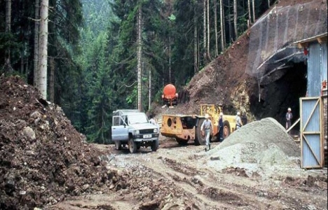 Cerrattepe Madeni'ndeki ruhsatı iptal edilen binalar boyandı!