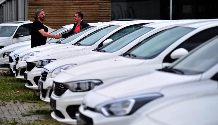 İkinci el otomobil satışlarında balon patladı: Fiyatlar yüzde 10 geriledi!