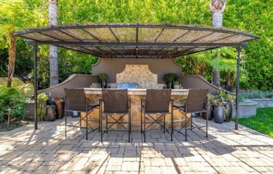 Kaley Cuoco Los Angeles taki evini satıyor!