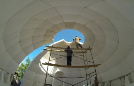 İşte 2 saatte inşa edilen köpük evler!