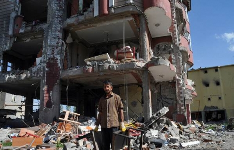 Van halkından Hakkari'de yıkılan evlere destek!