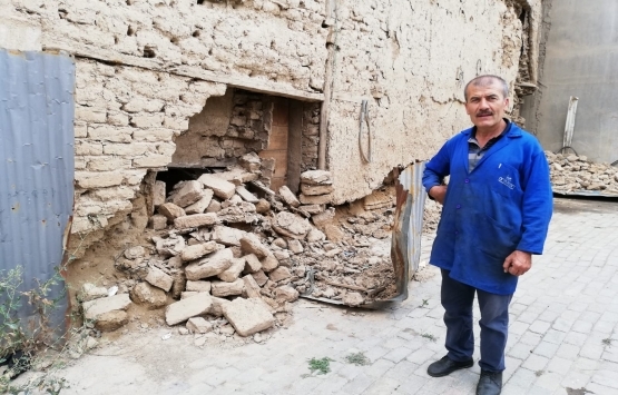 Afyonkarahisar'da tarihi binalar çürümeye terk edildi!