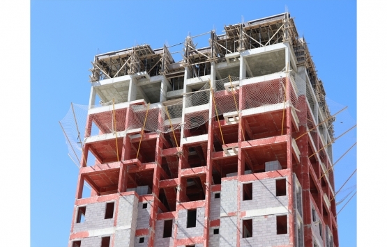 İnşaattaki güvenlik filesi işçinin hayatını kurtardı!