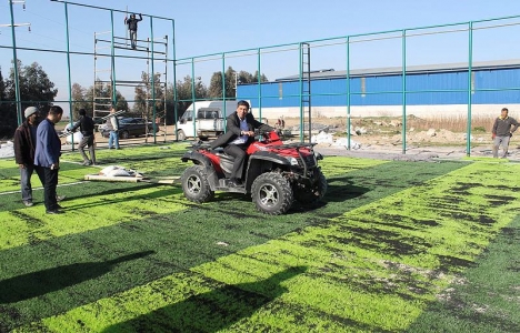 Aydın Koçarlı'ya 300 bin TL'lik halı saha!