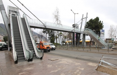Ordu yürüyen merdivenli üstgeçit