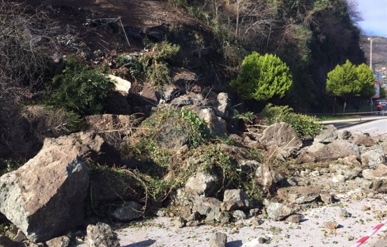 Ordu Ünye de heyelan tehlikesi: 2 ev boşaltıldı, 10 yapı tehlikeli!