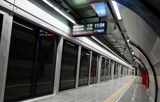 Küçükçekmece’de metro şantiyesinde beton mikseri devrildi!