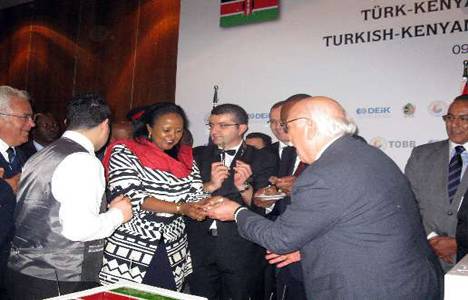 Kenya Cumhurbaşkanı Kenyatta Türk müteahhitleri ülkesine çağırdı!