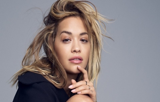 Rita Ora annesine Kosova’dan 1.5 milyon sterline malikane aldı!