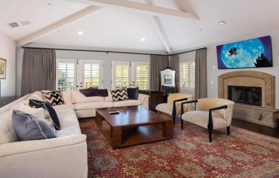 Charlie Sheen Beverly Hills teki evini 8 milyon dolara satıyor!