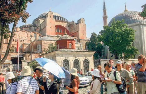 Yılın ilk yarısında İstanbul'a gelen turist sayısı yüzde 5.5 arttı!