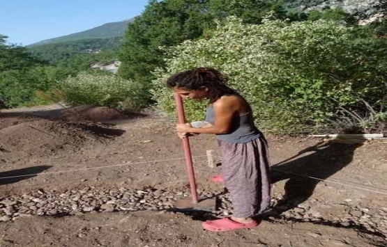 Doğada bin 500 TL ye ev inşa etti!