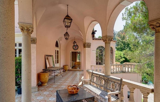 Kirstie Alley Los Angeles taki evini 12 milyon dolara satıyor!