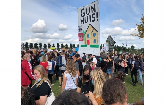 Hollanda da konut azlığı ve kira artışları protesto edildi!