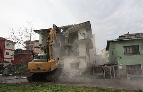 Gölcük'teki metruk yapılar yıkılıyor!