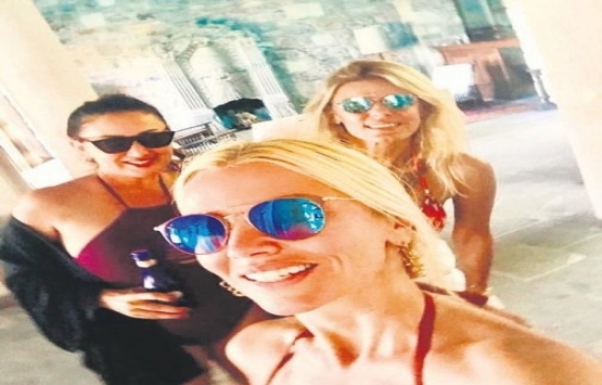 Siren Ertan ve Ersin Kayalar lüks otellerini yazlık eve çevirdi!