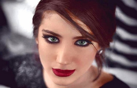 Hazal Kaya İtalya’da restoran açmak için yer bakıyor!