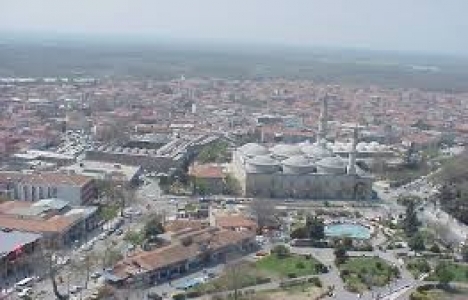 Edirne'de nehirlerin taşması sonucu bazı yollar trafiğe kapatıldı!