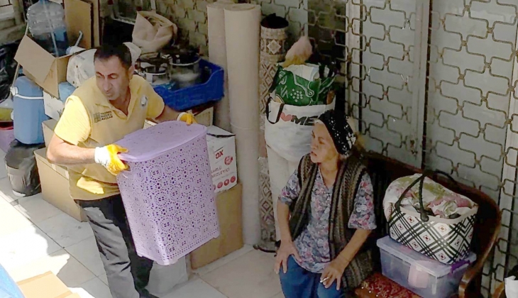 Ev sahibinden kira ödeyemeyen kiracısına büyük darbe! Eşyalarını sokağa attı...