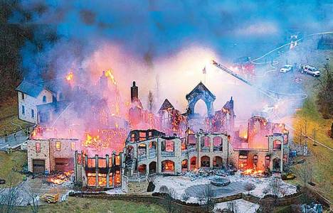 ABD'de çıkan yangında 4 milyon dolarlık malikane kül oldu!