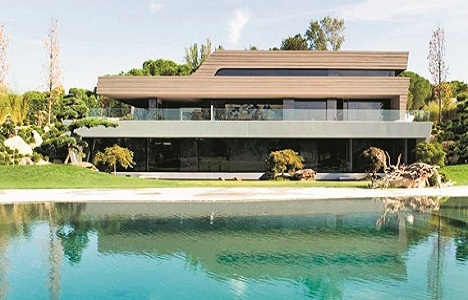 Dünyaca ünlü futbol yıldızlarının malikaneleri!