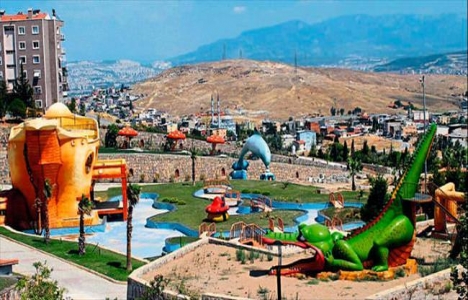 İzmir'deki Uzundere Rekreasyon Alanı hakkında ne karar verildi?