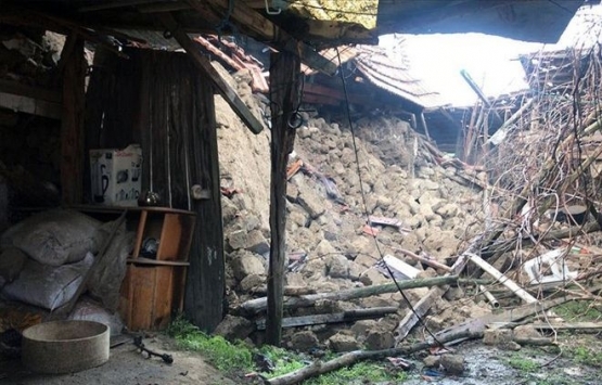 Denizli Acıpayam'daki depremden 10 ev hasar gördü!