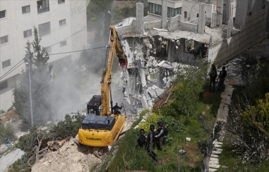 İsrail askerleri Batı Şeria'da Filistinlilere ait evi yıktı!