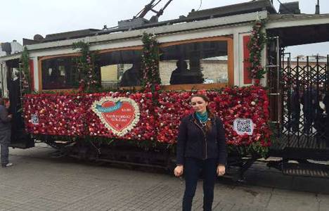 Anneler Günü'nde Beyoğlu'nda nostaljik tramvay sürprizi!