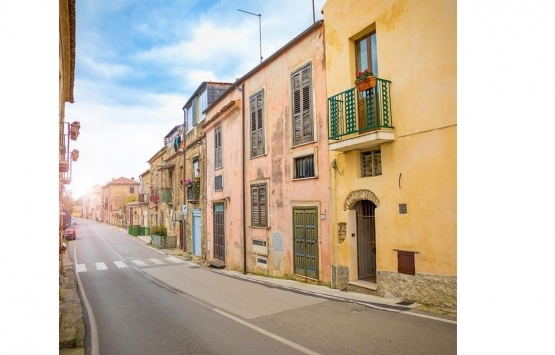 Bu kasabaya taşınanlar yaşadı!